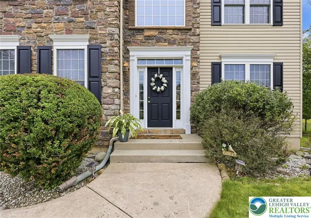 3rd image of 1017 Woodberry Dr, Mountain Top, PA 18707 | MLS# 778051