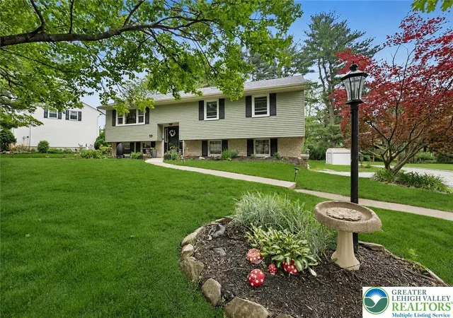Homes for sale in Lower Macungie Twp, PA | 5970 Club House Ln, Lower Macungie Twp, PA 18106 | MLS# 777312