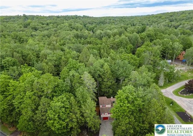 Photo 2 of Sale Pending at 1006 Rolling Hills Dr, Lake Ariel, PA 18436 | MLS# 777905 | Listing updated on 2026-07-21