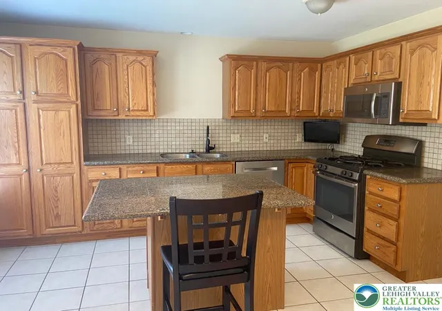 Homes for sale in Lower Macungie Twp, PA | 1758 Pinewind Dr, Lower Macungie Twp, PA 18011 | MLS# 777930