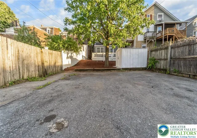 Homes for sale in Easton, PA | 1307 Washington St, Easton, PA 18042 | MLS# 778094