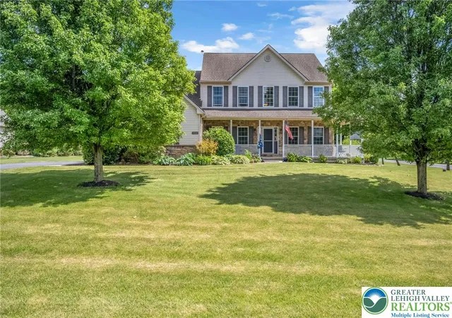 Homes for sale in Bushkill Twp, PA | 204 Bushkill Ridge Rd, Bushkill Twp, PA 18091 | MLS# 778128