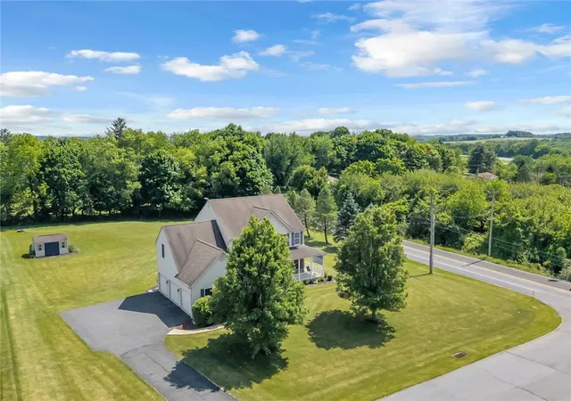 Homes for sale in Bushkill Twp, PA | 204 Bushkill Ridge Rd, Bushkill Twp, PA 18091 | MLS# 778128