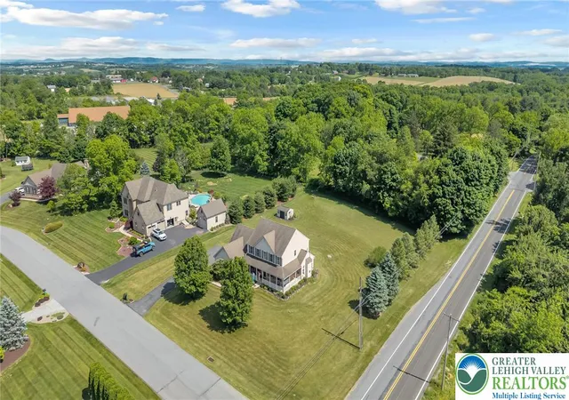 Homes for sale in Bushkill Twp, PA | 204 Bushkill Ridge Rd, Bushkill Twp, PA 18091 | MLS# 778128