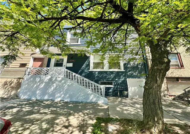 Homes for sale in Allentown City, PA | 129 W Allen St, Allentown City, PA 18102 | MLS# 778223