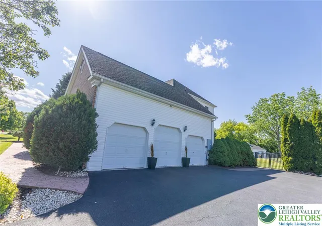 5th image of 4508 Homestead Dr, Lower Nazareth Twp, PA 18064 | MLS# 777968