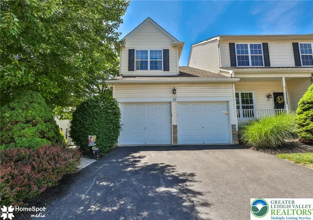 Homes for sale in Palmer Twp, PA | 10 Cobblestone Dr, Palmer Twp, PA 18045 | MLS# 778135