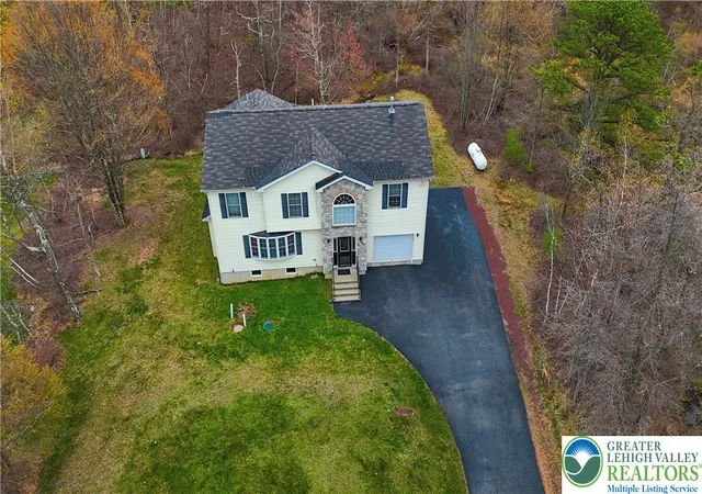 Homes for sale in Tobyhanna Twp, PA | 2742 Long Pond, Tobyhanna Twp, PA 18334 | MLS# 777652