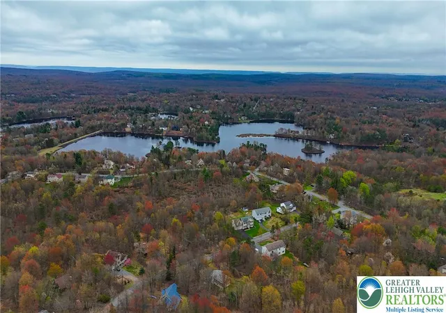 Homes for sale in Tobyhanna Twp, PA | 2742 Long Pond, Tobyhanna Twp, PA 18334 | MLS# 777652