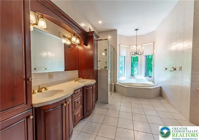 Homes for sale in Middle Smithfield Twp, PA | 441 Hidden Lake Dr, Middle Smithfield Twp, PA 18302 | MLS# 777570