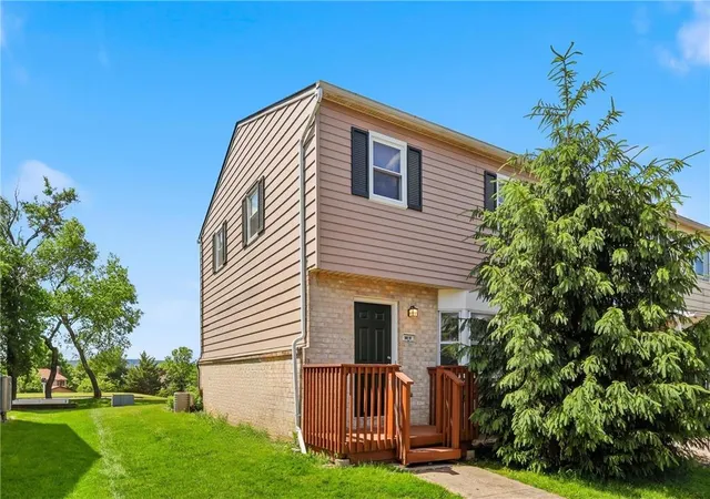 2nd image of 5612 Greens Dr, Lower Macungie Twp, PA 18106 | MLS# 777931