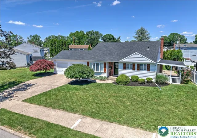 Homes for sale in Bethlehem City, PA | 2038 Vista Dr, Bethlehem City, PA 18018 | MLS# 778321
