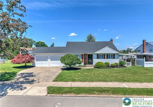 Homes for sale in Bethlehem City, PA | 2038 Vista Dr, Bethlehem City, PA 18018 | MLS# 778321