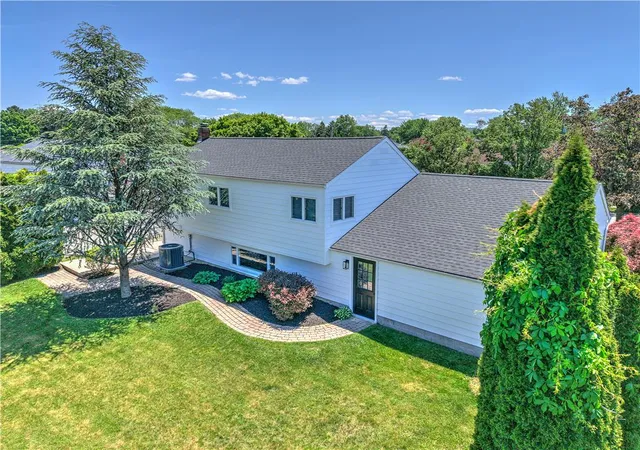 Homes for sale in Bethlehem City, PA | 2038 Vista Dr, Bethlehem City, PA 18018 | MLS# 778321
