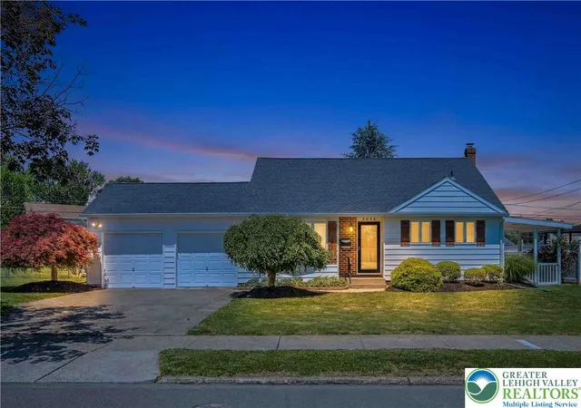 Homes for sale in Bethlehem City, PA | 2038 Vista Dr, Bethlehem City, PA 18018 | MLS# 778321