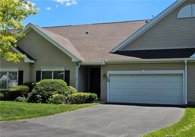 Homes for sale in Palmer Twp, PA | 45 Moor Dr, Palmer Twp, PA 18045 | MLS# 778157