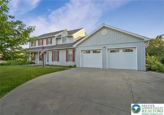 Homes for sale in North Whitehall Twp, PA | 3824 E View Dr, North Whitehall Twp, PA 18069 | MLS# 777636