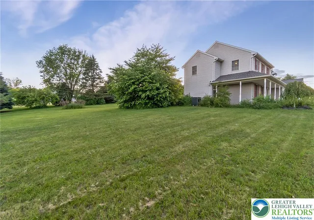 Homes for sale in North Whitehall Twp, PA | 3824 E View Dr, North Whitehall Twp, PA 18069 | MLS# 777636