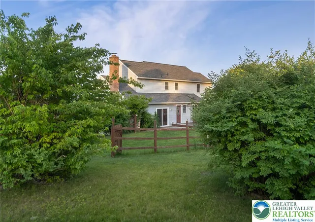 Homes for sale in North Whitehall Twp, PA | 3824 E View Dr, North Whitehall Twp, PA 18069 | MLS# 777636