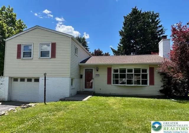Homes for sale in Bethlehem, PA | 2065 Hopewell Rd, Bethlehem, PA 18017 | MLS# 778005