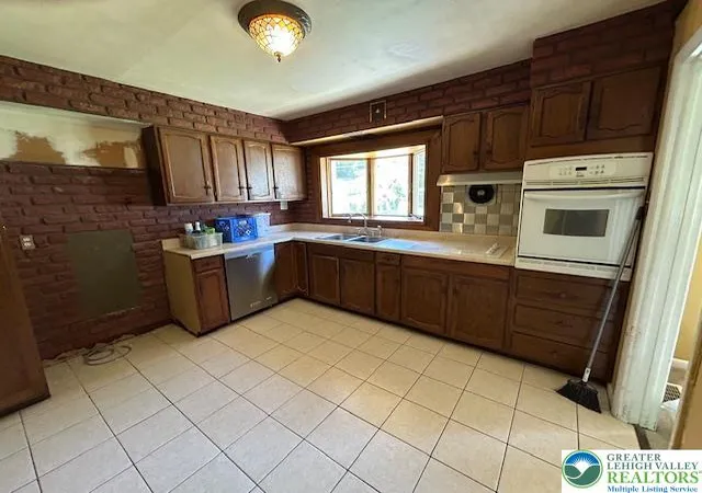 Photo 5 of Sale Pending at 2065 Hopewell Rd, Bethlehem, PA 18017 | MLS# 778005 | Listing updated on 2026-07-14