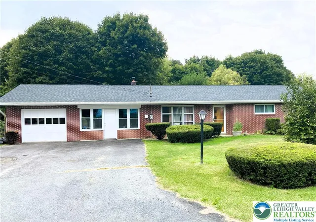 Homes for sale in Lehigh Twp, PA | 4405 Lehigh Dr, Lehigh Twp, PA 18088 | MLS# 778049