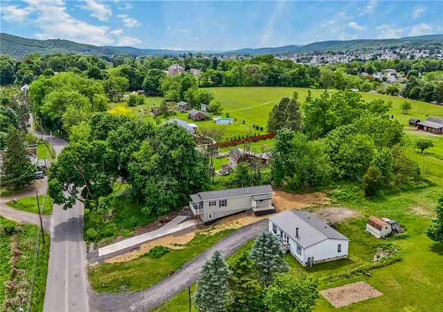 Homes for sale in Franklin Twp, PA | 624 Main Rd, Franklin Twp, PA 18235 | MLS# 778205