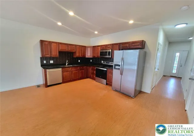 Photo 3 of Sale Pending at 2159 S Poplar St, Allentown, PA 18103 | MLS# 778428 | Listing updated on 2026-09-01