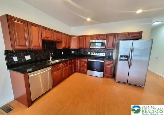 Photo 4 of Sale Pending at 2159 S Poplar St, Allentown, PA 18103 | MLS# 778428 | Listing updated on 2026-09-01