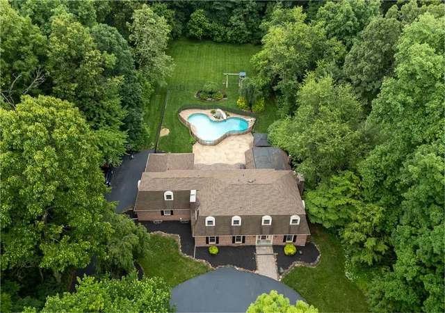 2nd image of 1371 Stoke Park Rd, Bethlehem, PA 18017 | MLS# 778323
