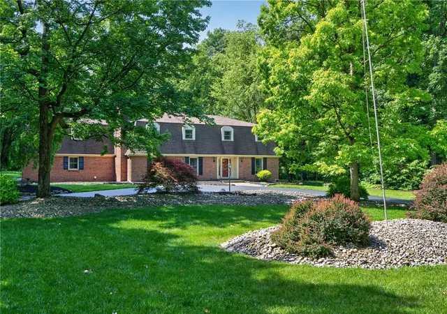 3rd image of 1371 Stoke Park Rd, Bethlehem, PA 18017 | MLS# 778323