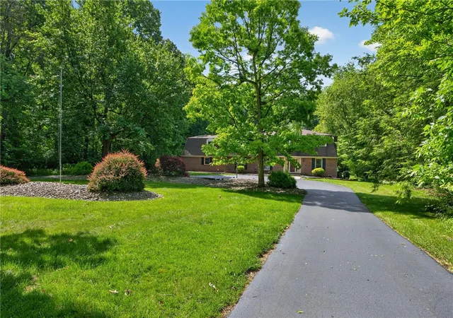 4th image of 1371 Stoke Park Rd, Bethlehem, PA 18017 | MLS# 778323