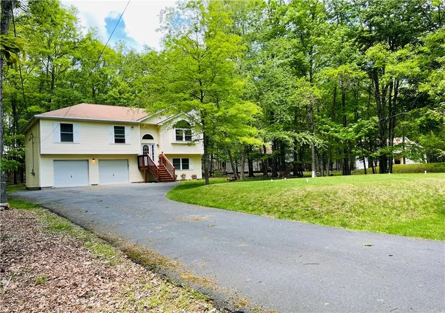 2nd image of 9 Sycamore Cir, Albrightsville, PA 18210 | MLS# 778432