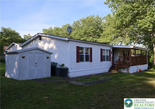 Photo 2 of Manufactured home for sale at 6 Springridge Rd, Bath Boro, PA 18014 | MLS# 778470 | Listing updated on 2026-10-11