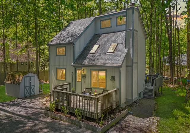 Photo 2 of Single family home for sale at 5344 Conoquenissing Dr, Pocono Lake, PA 18347 | MLS# 778578 | Listing updated on 2026-07-23