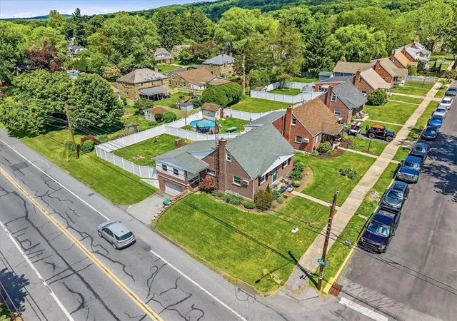 4th image of 143 Dell St, Emmaus Boro, PA 18049 | MLS# 778575