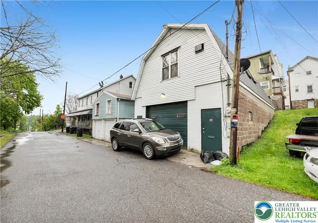 Listing Photo 2 - Condo for sale in building located at 35 E Ridge St, Lansford, PA 18232 - Unit #
