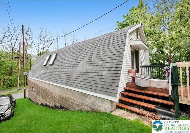 14th image of 35 E Ridge St, Lansford Boro, PA 18232 | MLS# 777054