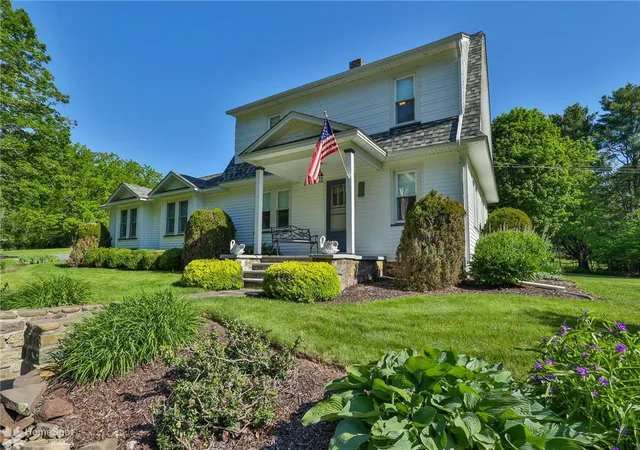 2nd image of 1404 Sugar Hollow Rd, Chestnuthill Twp, PA 18353 | MLS# 778685