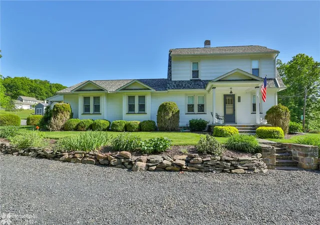 Homes for sale in Chestnuthill Twp, PA | 1404 Sugar Hollow Rd, Chestnuthill Twp, PA 18353 | MLS# 778685