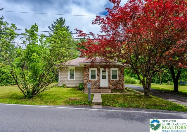 Homes for sale in Franklin Twp, PA | 4618 Long Run Rd, Franklin Twp, PA 18235 | MLS# 778696