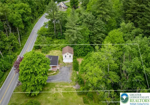 Homes for sale in Franklin Twp, PA | 4618 Long Run Rd, Franklin Twp, PA 18235 | MLS# 778696