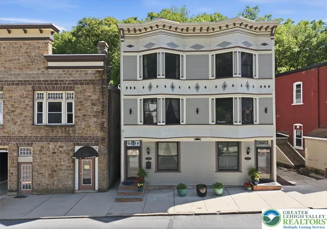 Homes for sale in Jim Thorpe Boro, PA | 169 W Broadway, Jim Thorpe Boro, PA 18229 | MLS# 778185