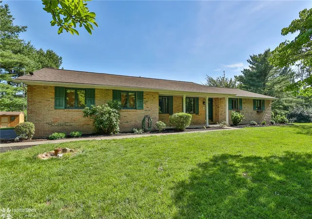 Homes for sale in Upper Macungie Twp, PA | 6124 Hilltop Rd, Upper Macungie Twp, PA 18069 | MLS# 778735