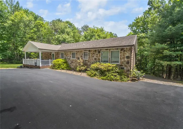 Homes for sale in Franklin Twp, PA | 55 Molenda Cir, Franklin Twp, PA 18235 | MLS# 778608