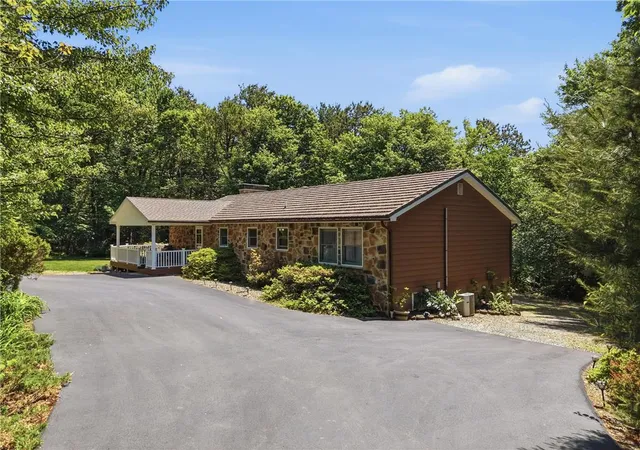 Homes for sale in Franklin Twp, PA | 55 Molenda Cir, Franklin Twp, PA 18235 | MLS# 778608