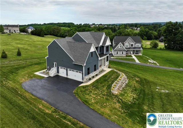 Homes for sale in Bushkill Twp, PA | 465 Gail Dr, Bushkill Twp, PA 18064 | MLS# 778713