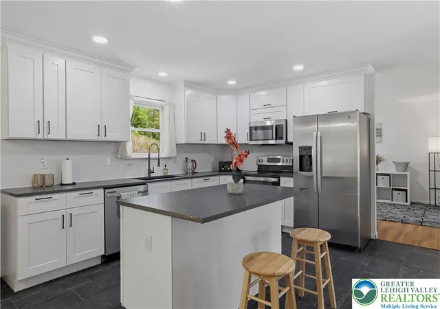 Homes for sale in Tunkhannock Twp, PA | 1299 S Glade Dr, Tunkhannock Twp, PA 18334 | MLS# 778819