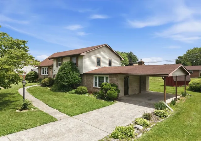Homes for sale in Bethlehem Twp, PA | 1560 1st St, Bethlehem Twp, PA 18020 | MLS# 778669