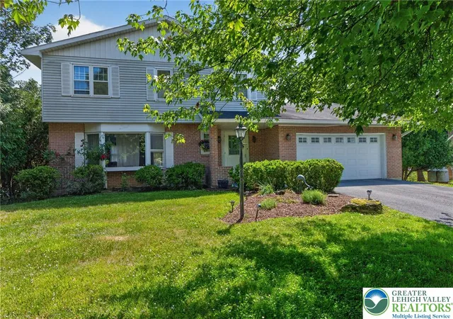 Homes for sale in Lower Saucon Twp, PA | 1466 Willowbrook Dr, Lower Saucon Twp, PA 18015 | MLS# 778829